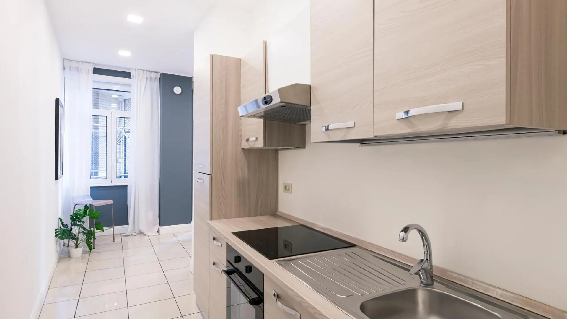 Easylife - Elegante E Rifinito Appartamento Vista Duomo In Piazza San Babila Milano 0*,  Italien