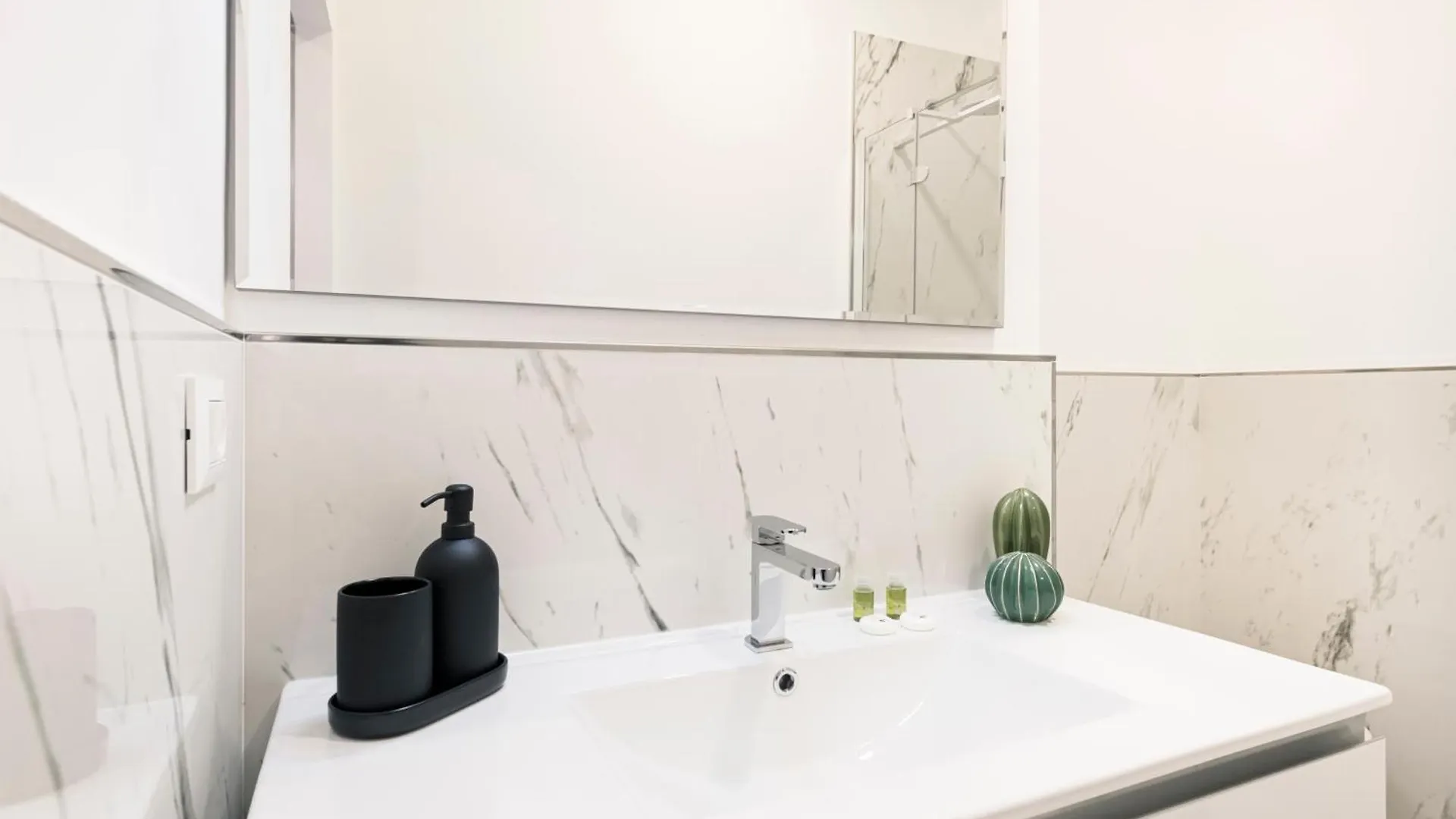 Easylife - Elegante E Rifinito Appartamento Vista Duomo In Piazza San Babila Milano Italien