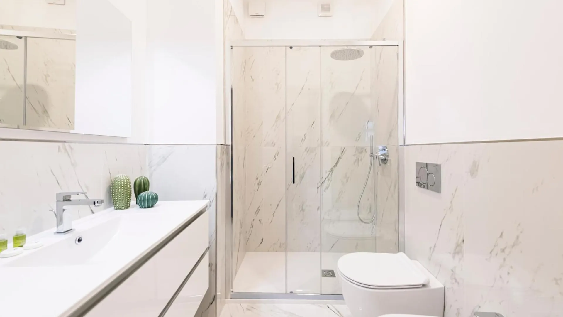 Easylife - Elegante E Rifinito Appartamento Vista Duomo In Piazza San Babila Milano 0*,
