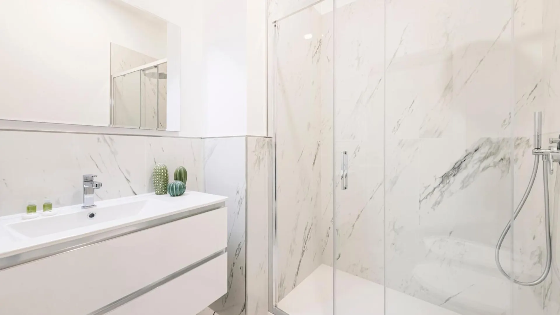 Easylife - Elegante E Rifinito Appartamento Vista Duomo In Piazza San Babila Milano